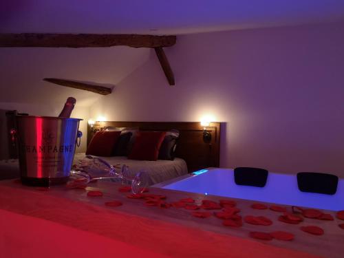 Escapade Veyloise-Nuit romantique-Spa-Champagne : Appartements proche de Saint-André-d'Huiriat