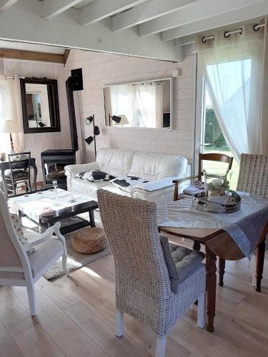Maison de 2 chambres avec jardin clos et wifi a Colleville Montgomery : Maisons de vacances proche de Saint-Aubin-d'Arquenay