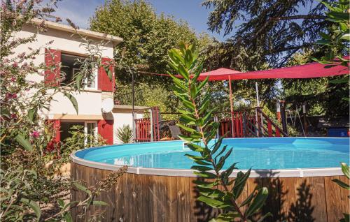 Amazing home in Lamalou-les-Bains with 3 Bedrooms and Outdoor swimming pool : Maisons de vacances proche de Porquéricourt