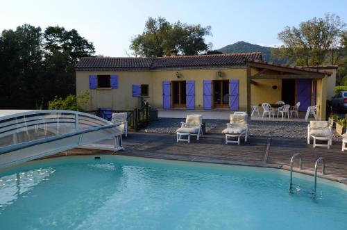 Villa de 4 chambres avec piscine privee jardin amenage et wifi a La Mole : Villas proche de La Môle