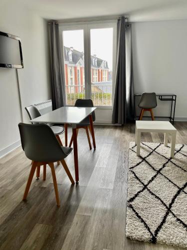 Studio en centre ville de Vendôme : Appartements proche de Villemardy