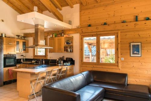 Brilliantly located spacious 4-Bedroom Chalet : Chalets proche de Magland