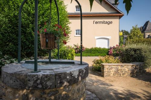 L'Ermitage Hotel & Restaurant : Hotels proche de Saint-Charles-la-Forêt
