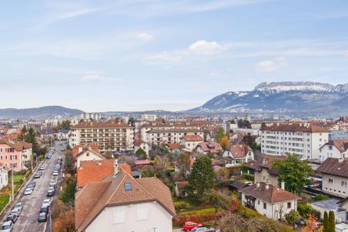 Nice 2br w balcony and splendid view on the mountains in Annecy - Welkeys : Appartements proche de Poisy
