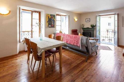 Sunny 1-Bed apartment in lovely mountain village : Appartements proche de Breil-sur-Roya