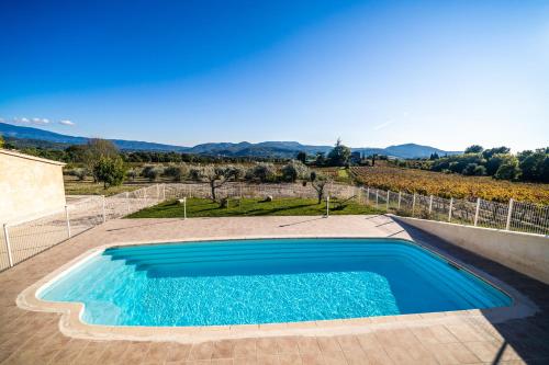 Mas Provencal climatisé avec vue sur le Mont Ventoux : Maisons de vacances proche de Puyméras