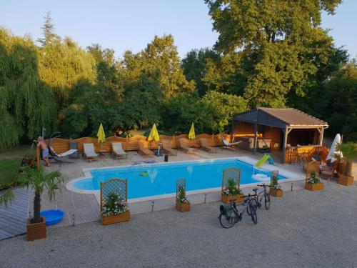 Inviting 3-Bed holiday home in Chateau-Garnier : Villas proche d'Usson-du-Poitou