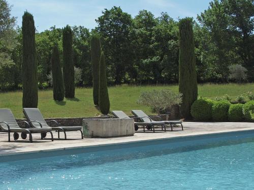 Enticing Villa With Private Swimming Pool in Opp de : Villas proche d'Oppède