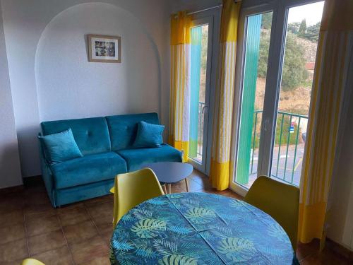 4MIR11JAUNE- T2 en DUPLEX idéalement situé pour 4 personnes : Appartements proche de Collioure