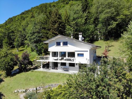 Vue exceptionnelle sur lac d'Annecy et Montagnes : Villas proche d'Alex