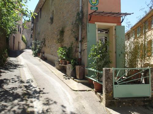 Le petit gîte du coin : Maisons de vacances proche de Méounes-lès-Montrieux