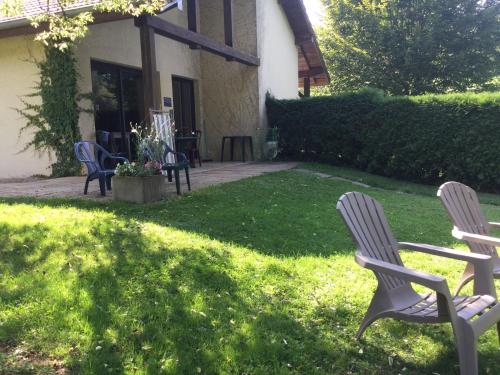 Gîte cottage Chardon en Franche Comte bord de rivière Lizon : Maisons de vacances proche de Silley-Amancey