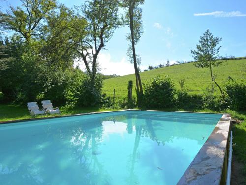 Cozy Mansion in Brandonnet with Swimming Pool : Maisons de vacances proche de Maleville