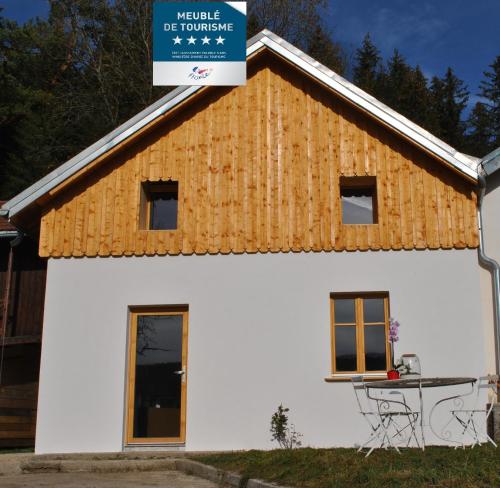 Gîte du Fourpéret-Parc Naturel du Haut-Jura : Maisons de vacances proche de Brey-et-Maison-du-Bois