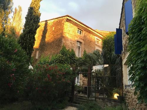 Les Aiguières en Provence : B&B / Chambres d'hotes proche de Tulette