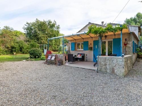 Tastefully furnished villa with terrace private swimming pool near of Lambesc : Maisons de vacances proche de Saint-Cannat