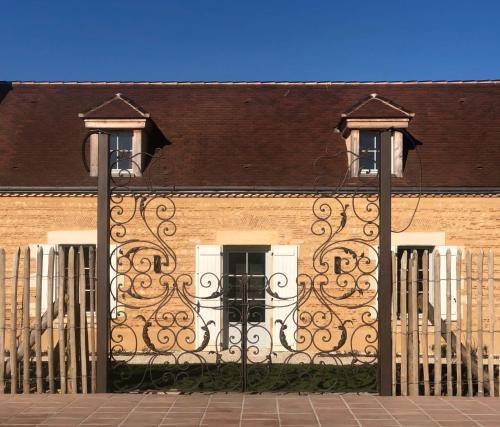 Gîte Château de Peyrel : Maisons de vacances proche de Lunas