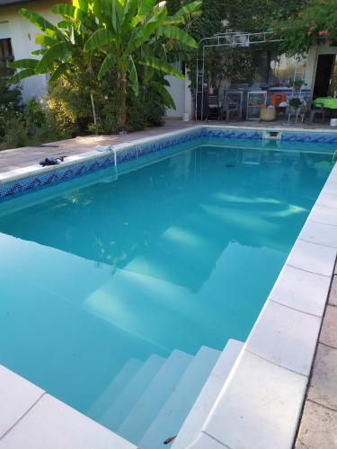 Appartement de 2 chambres avec piscine partagee jardin clos et wifi a Saint Etienne de Maurs : Appartements proche de Fournoulès