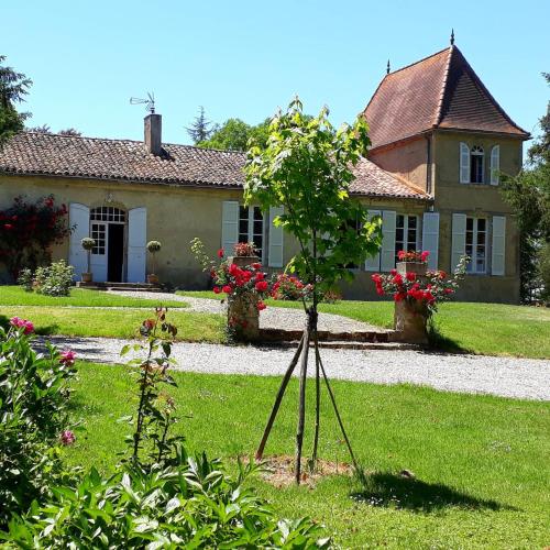 Au Château Juillac : B&B / Chambres d'hotes proche de Ladevèze-Rivière