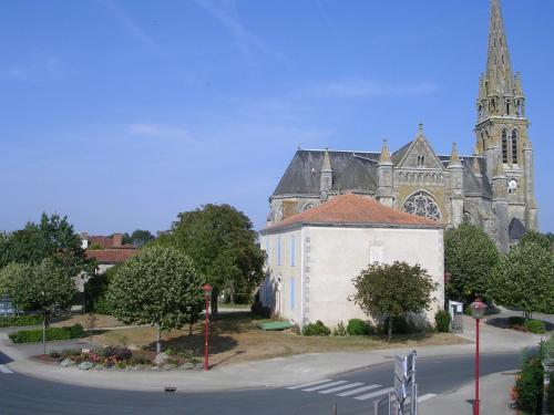 Recently renovated holiday house in the heart of a small French town : Maisons de vacances proche de La Roche-sur-Yon