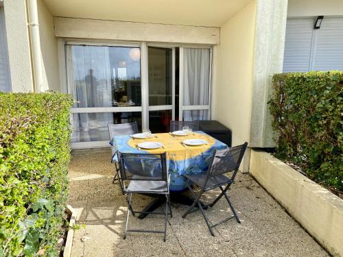 REF 086 Appartement T2 avec terrasse résidence avec piscine : Appartements proche de Île-aux-Moines