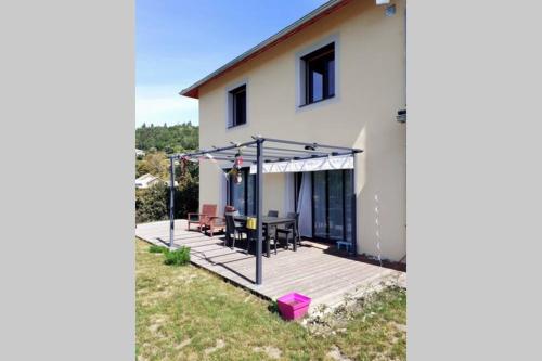 Maison tout confort à 2 pas du lac de Serre-Ponçon : Maisons de vacances proche d'Espinasses