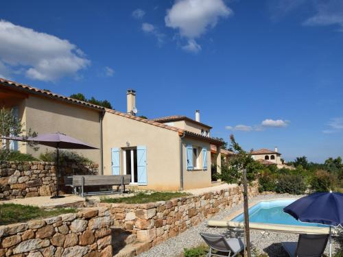 Beautifully located holiday villa with private swimming pool and lovely view : Villas proche de Beaumont