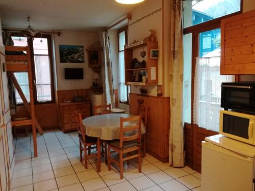 Studio avec balcon amenage et wifi a Saint Gervais les Bains : Appartements proche de Saint-Gervais-les-Bains