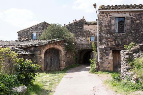 Octon - Le Couvent : Maisons de vacances proche de Carlencas-et-Levas