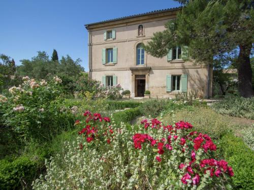 Mansion in Fourn s with Private Pool : Villas proche de Saint-Hilaire-d'Ozilhan