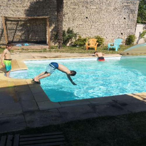 Gîte la Gatounette piscine jardin partagé avec hôtes : Maisons de vacances proche de Saint-Maxire