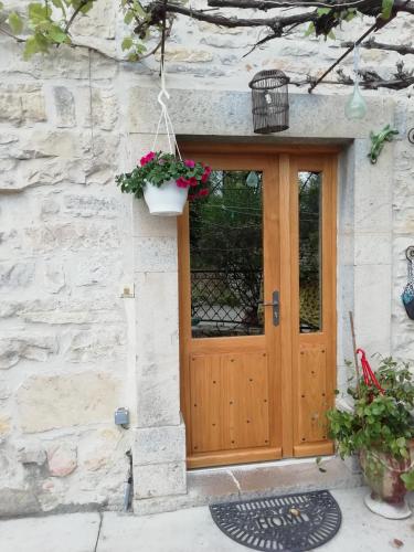 Un nid entre vignes et pierres Pic St Loup : B&B / Chambres d'hotes proche de Brouzet-lès-Quissac