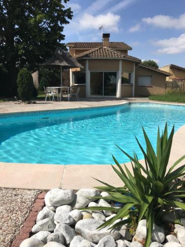 Villa dans Toulouse avec piscine privée with Swimming Pool : Maisons de vacances proche de Saint-Jean