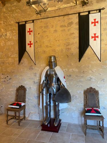 Le Relais des Chevaliers Suite des Seigneurs : B&B / Chambres d'hotes proche de Saint-Michel-de-Vax