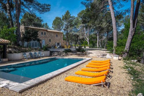 Stunning panoramic views and heated pool in Roussillon : Maisons de vacances proche de Roussillon