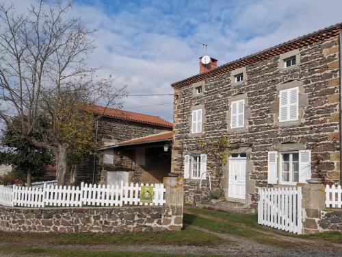 Gîte Mazeyrat-d'Allier, 4 pièces, 5 personnes - FR-1-582-200 : Maisons de vacances proche de Chastel