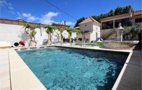 Stunning Home In Rochefort-du-gard With 6 Bedrooms, Wifi And Private Swimming Pool : Maisons de vacances proche de Saze
