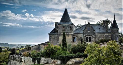 Chateau de la Grave : B&B / Chambres d'hotes proche de Samonac