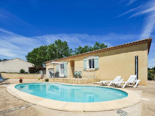 Spacious Holiday Home in Aigues vives with Private Pool : Maisons de vacances proche d'Agel