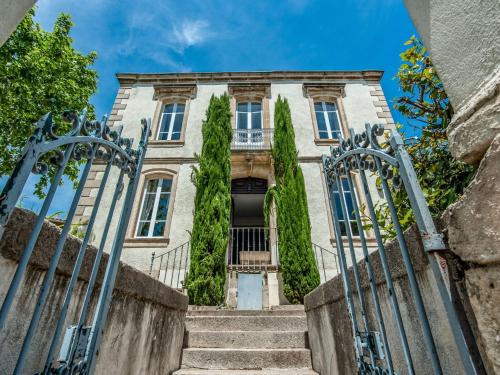 Manor house near Canal du Midi with terrace and pool : Maisons de vacances proche d'Oupia