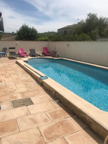 Villa Mamamia T4 avec piscine proche commerce au pied des Cévennes : Maisons de vacances proche de Roquedur