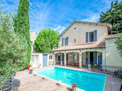 Appealing Holiday Home in Orange with Private Pool : Maisons de vacances proche de Sérignan-du-Comtat