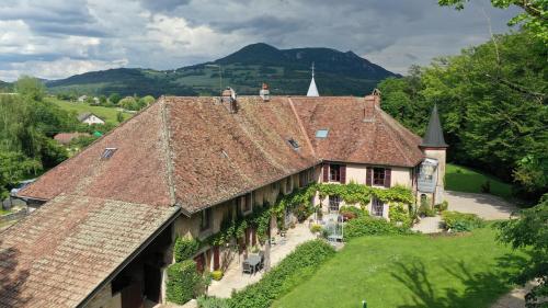 Domaine de Bellevue Gîte du Mont Begon : Maisons de vacances proche de Salins-les-Bains