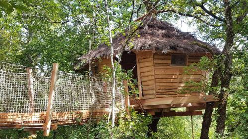 Cabane Dans Les Arbres - Les Lutins : Campings proche de Montamel
