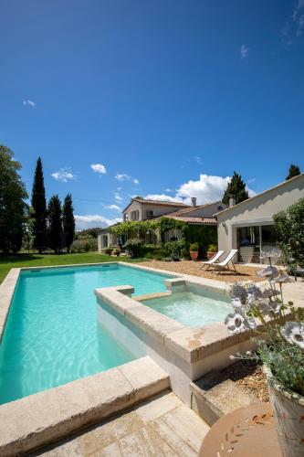Mas Coeur de Provence Calme Luxe Grand Parc : Maisons d'hotes proche de Saint-Didier
