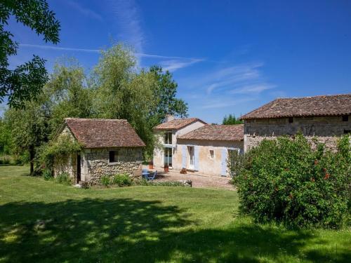 Tranquil Home in Saint Martin de Gurson nearby Saint Emilion s vineyard : Maisons de vacances proche de Minzac