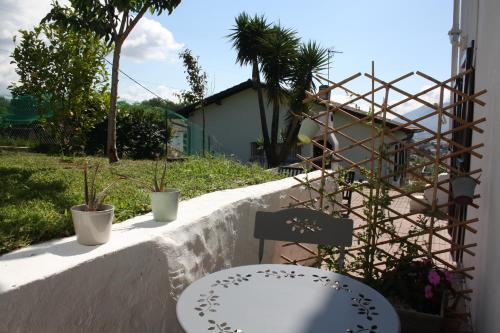 Chambre cosy avec coins cuisine et salle d'eau : Appartements proche de Biriatou