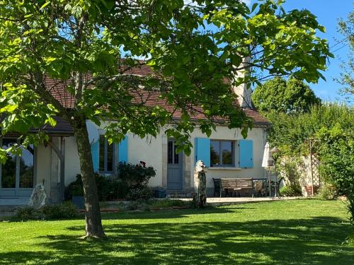 Montarel Ouest Gite : Maisons de vacances proche de Saint-Georges-Blancaneix