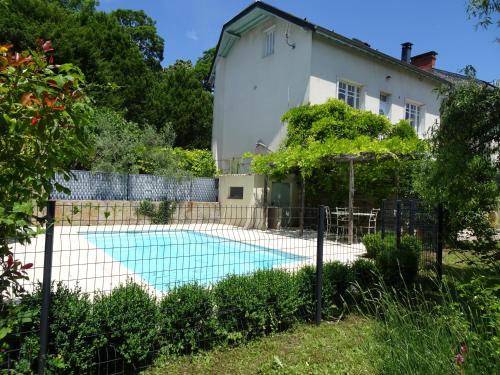Maison avec piscine et jardin : Maisons de vacances proche de Lanzac