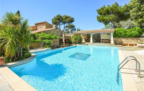 Awesome Home In Orgon With Wifi, Private Swimming Pool And Outdoor Swimming Pool : Maisons de vacances proche de Plan-d'Orgon